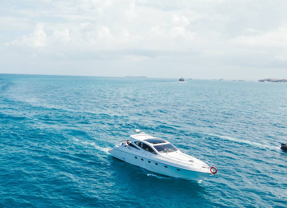 Amani Yacht Charter Slide 1